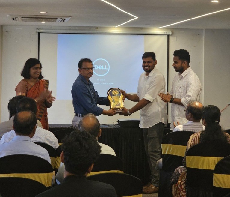 Demis Manuel receiving Kerala State Engineers Association Felicitation